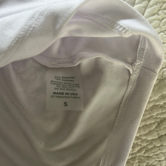 Bombshell Crop Tee V-Neck - Picture 6 of 6